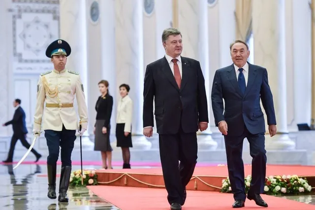 Петр Порошенко позвонил Нурсултану Назарбаеву