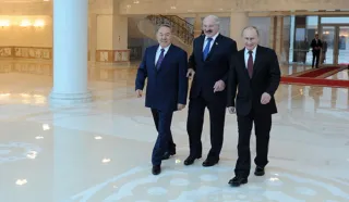 Капитал - Назарбаев предлагает распустить ЕврАзЭС