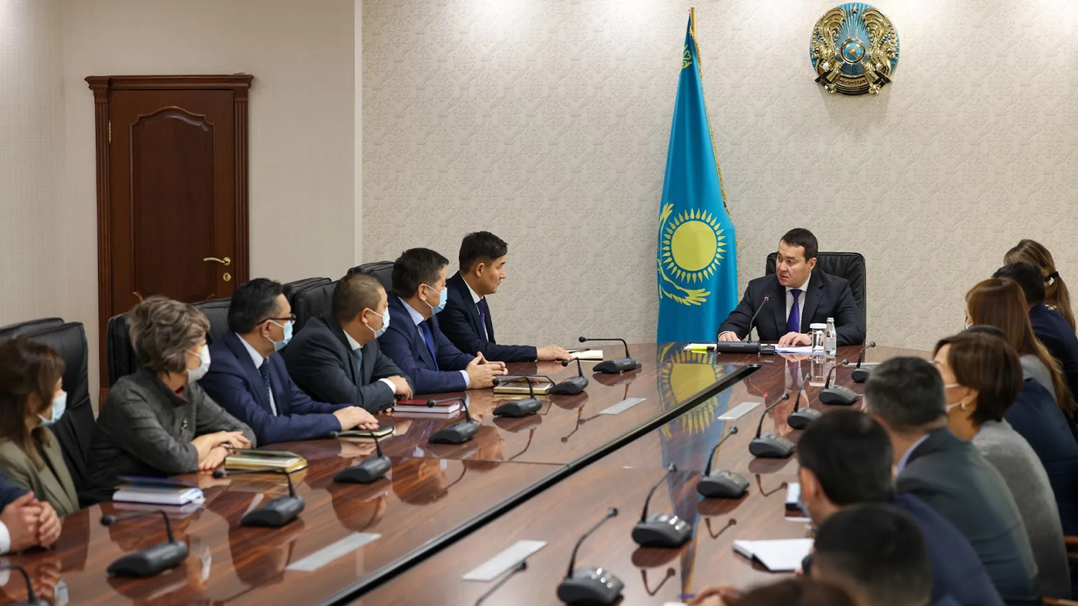 Алихан Смаилов представил новых руководителей коллективам пяти министерств - Image Kapital.kz