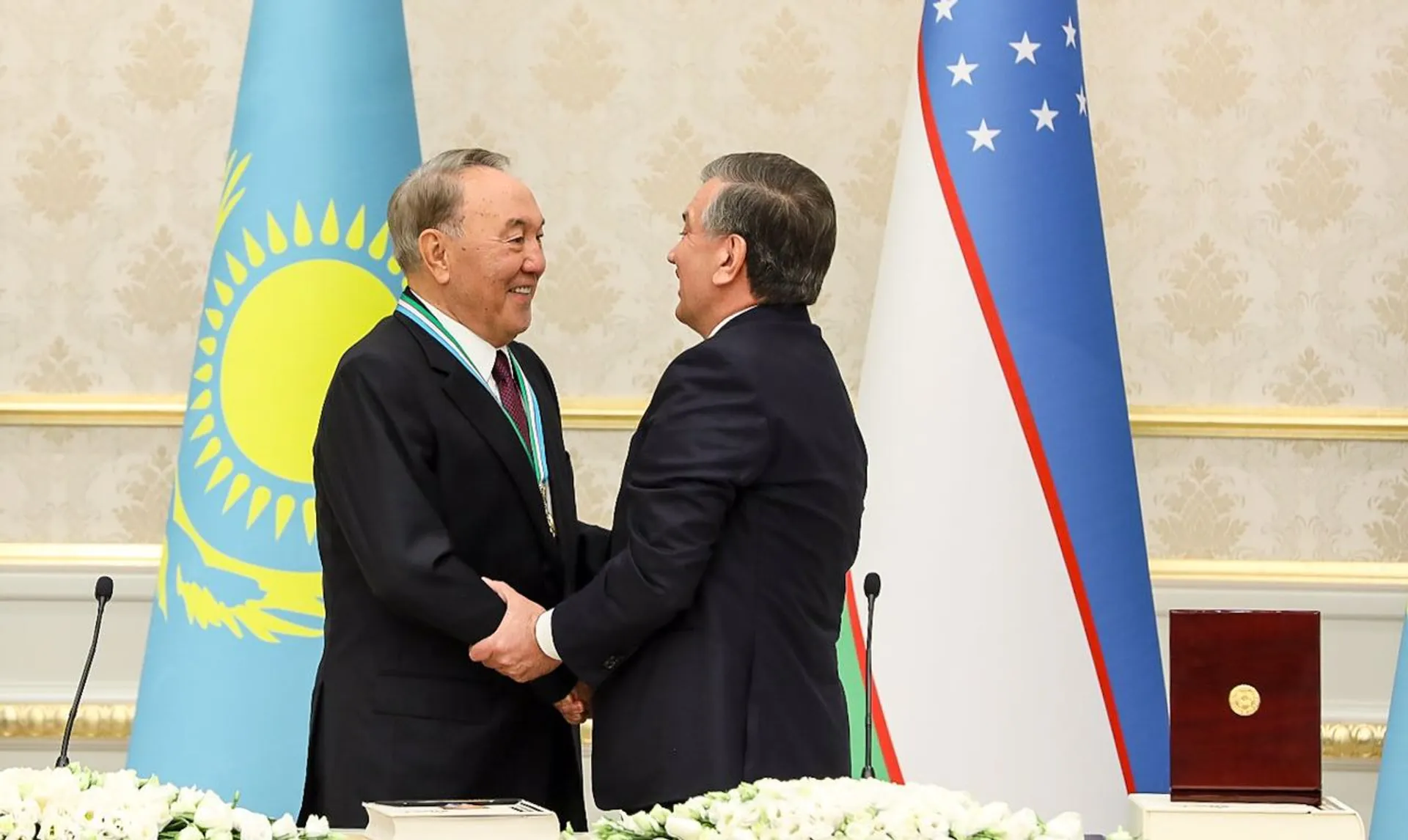 Капитал - Нурсултана Назарбаева наградили орденом «Эл-юрт Хурмати»