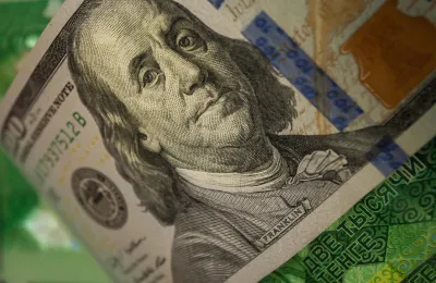 Разница покупки и продажи доллара не превысит 2 тенге