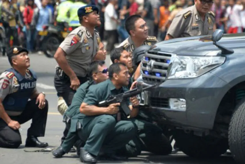 Капитал - Шесть человек стали жертвами атак в Джакарте