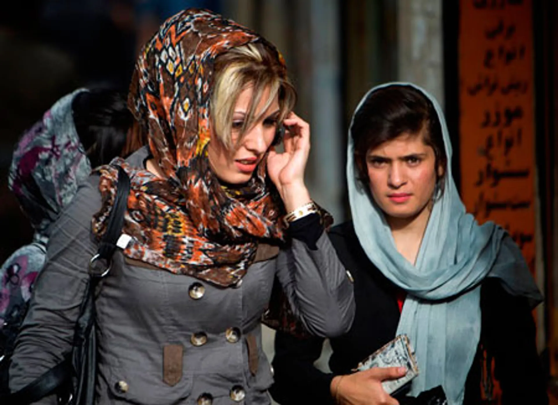 Капитал - В Иран разрешили экспортировать мобильные телефоны