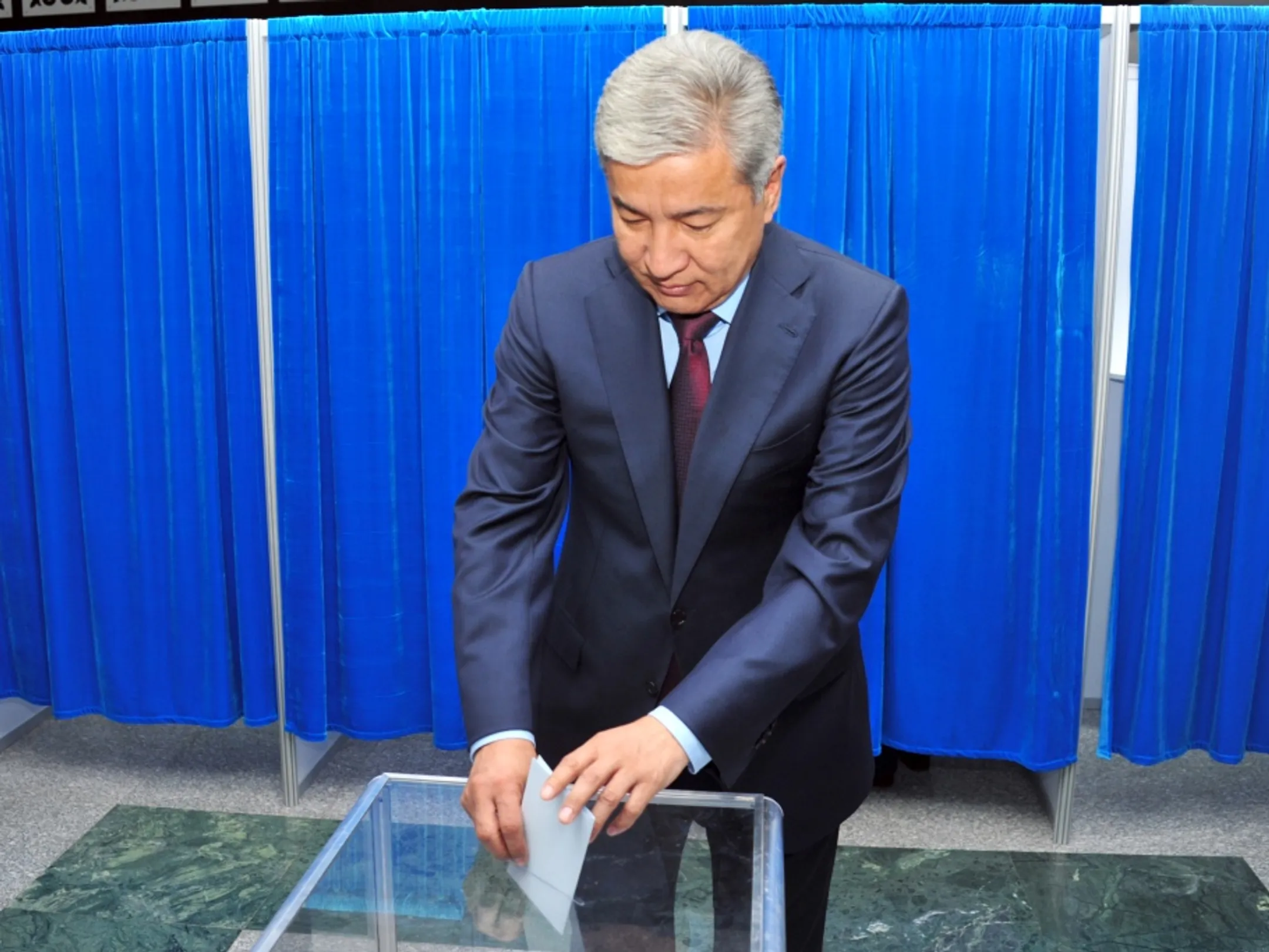 Министр обороны проголосовал на выборах Президента РК - Image Kapital.kz