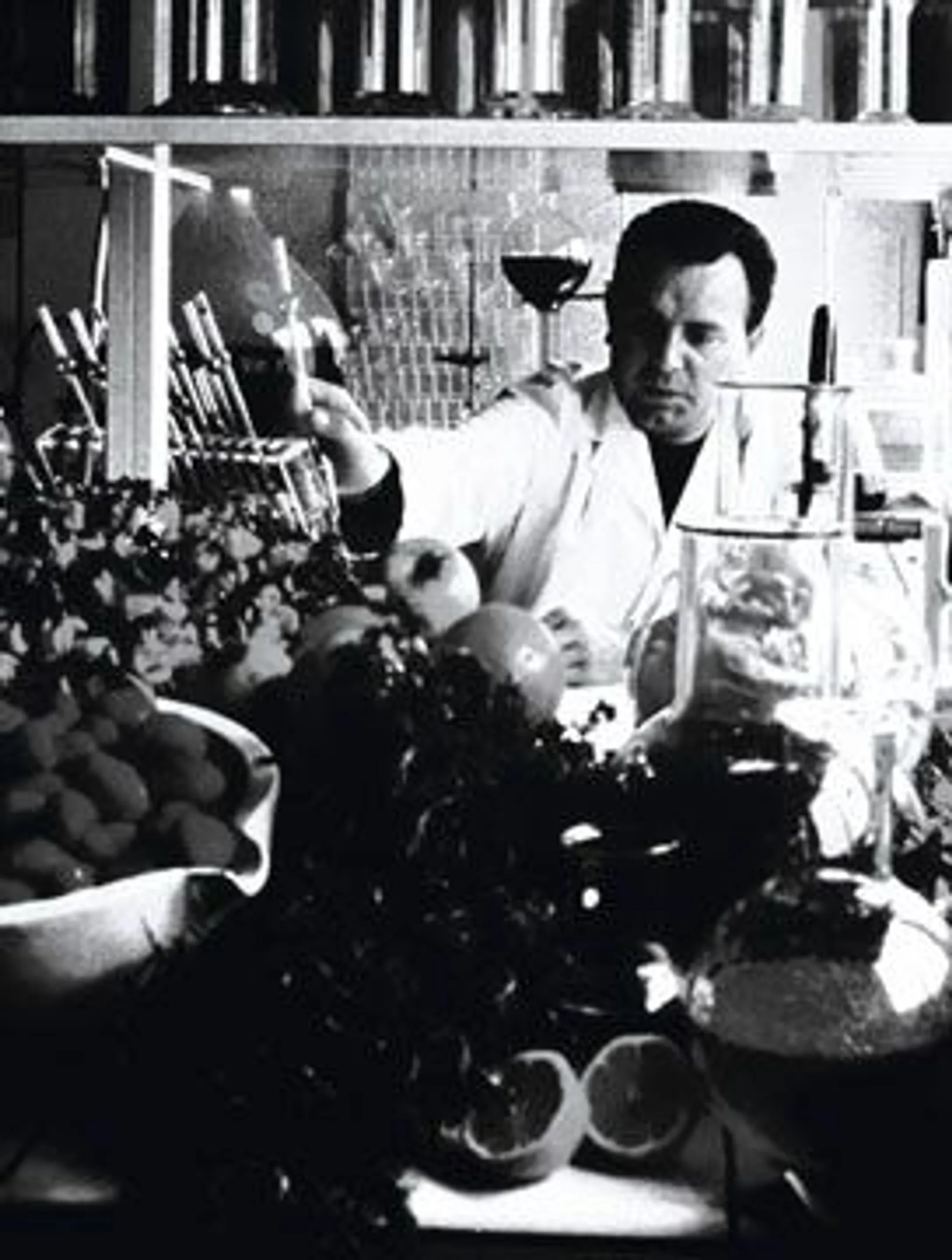 Ив Роше за работой