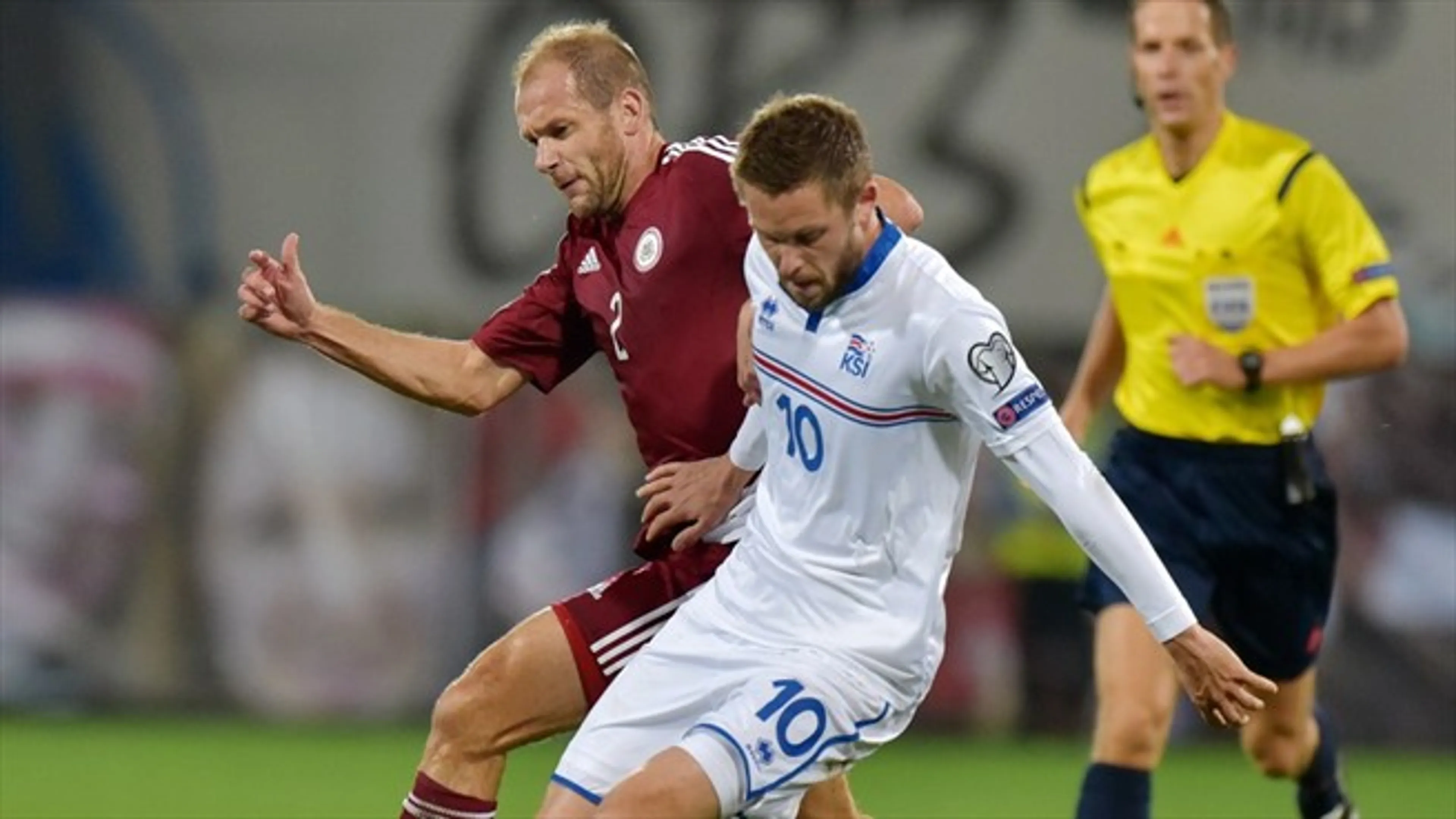 Капитал - Команды Исландии и Чехии уверенно лидируют в группе A
