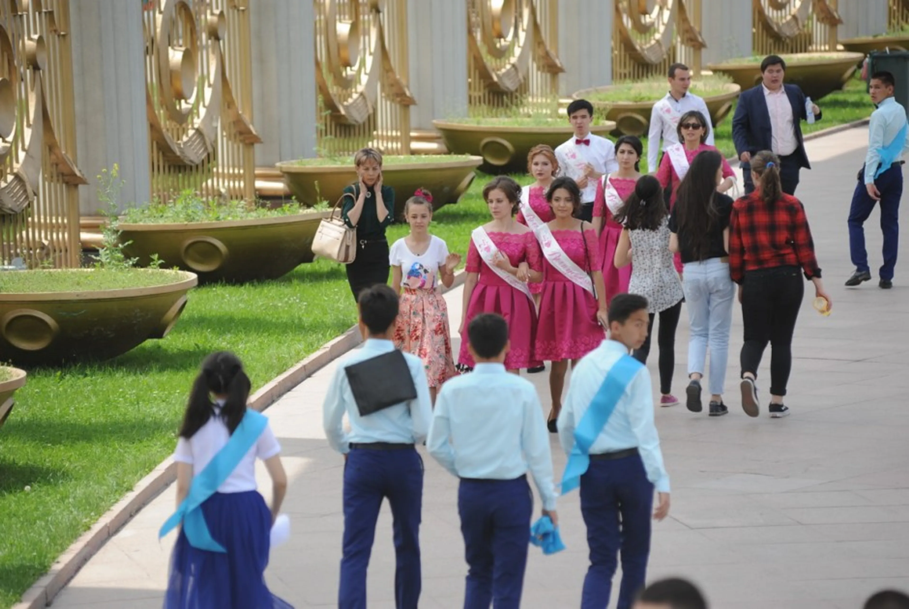 Капитал - Выпускные вечера предложили проводить только в школах