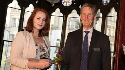 Студентка из Казахстана стала «золотой» выпускницей британского колледжа