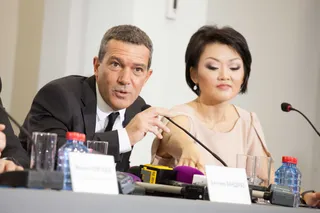 Капитал - Антонио Бандерас стал клерком в банке Казахстана