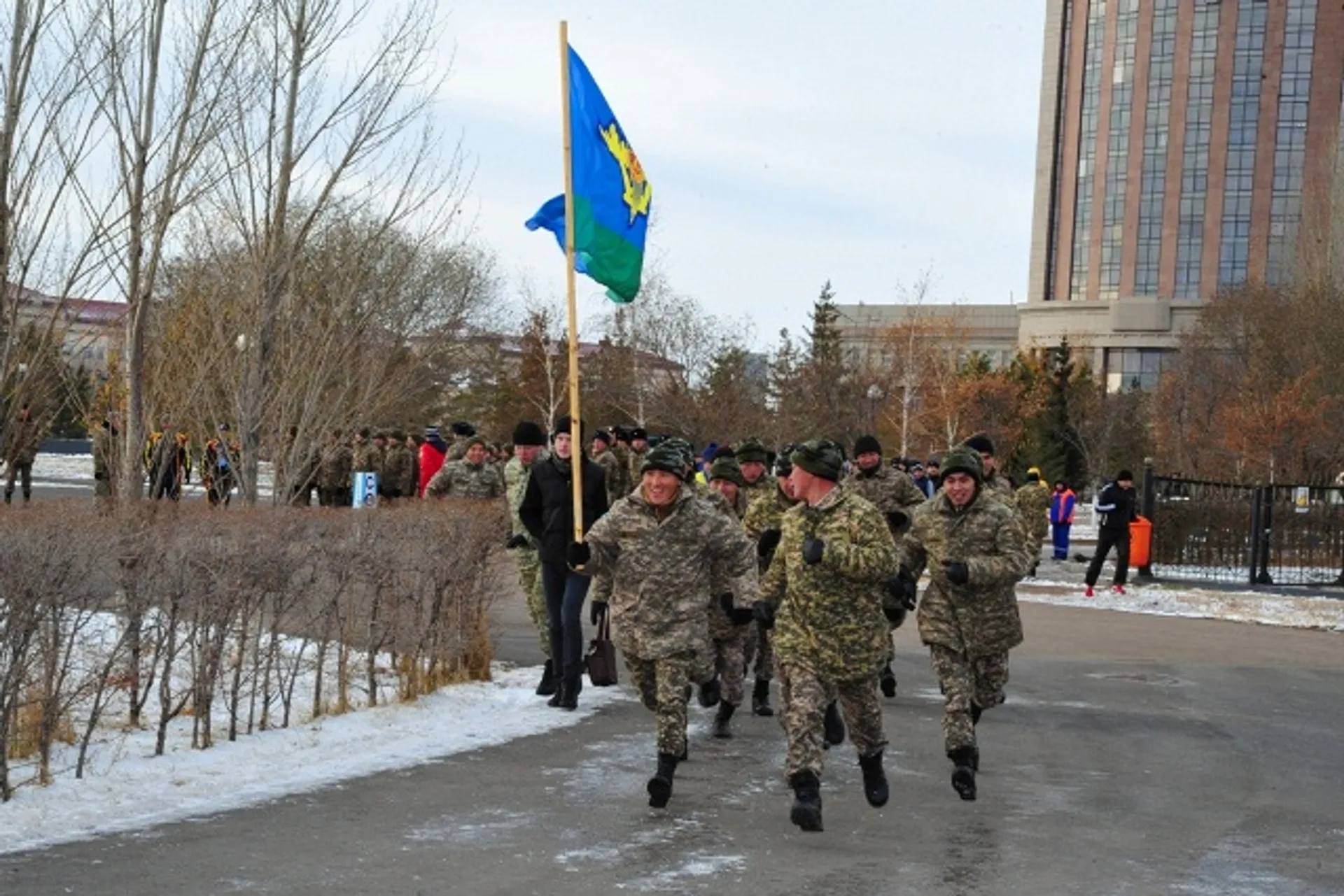 Капитал - Свыше 700 человек стали участниками благотворительного забега Вооруженных сил РК