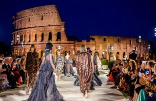 Капитал - Веселые меховые изделия Fendi