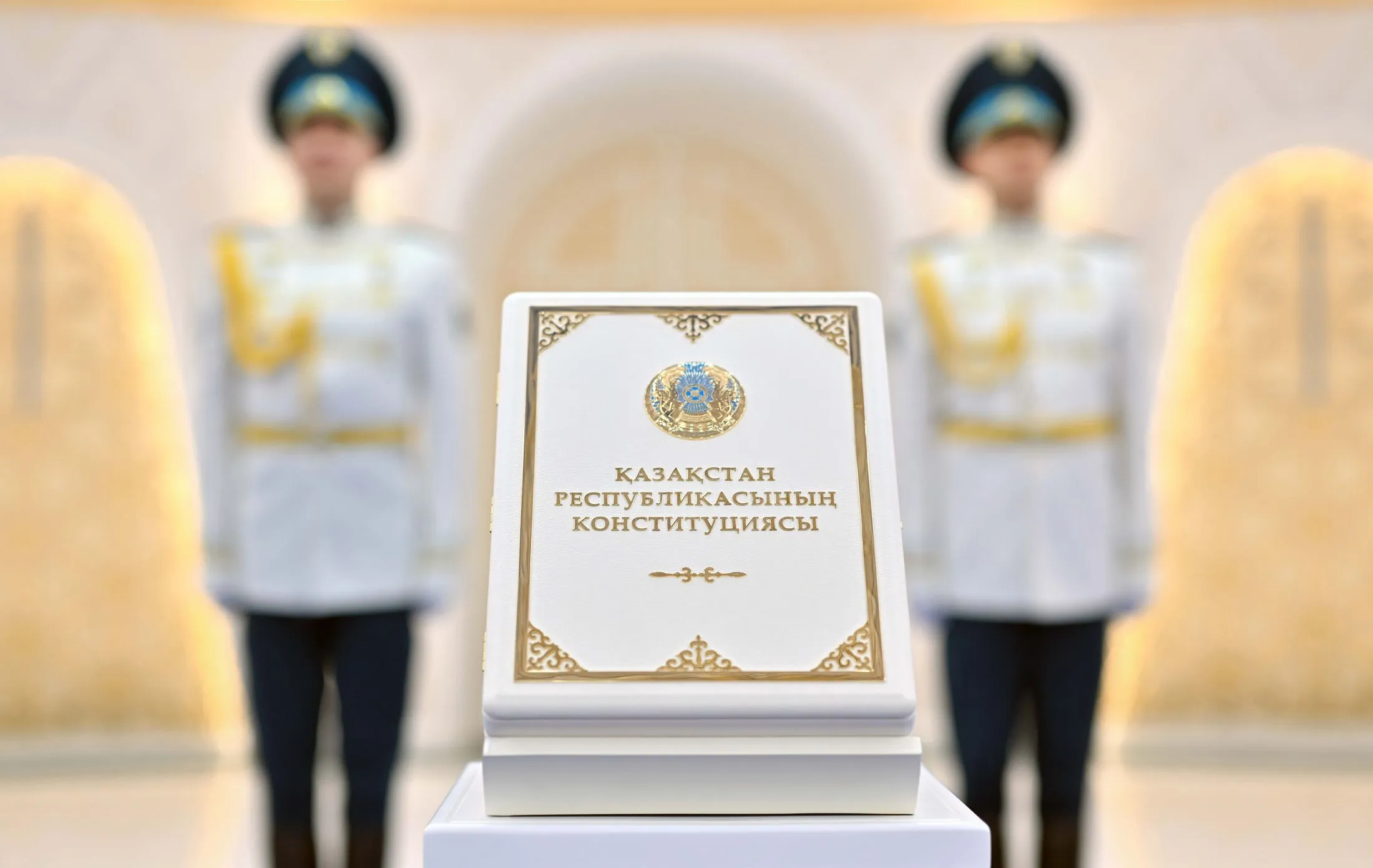 Какие конституционные законы внесут на рассмотрение в парламент