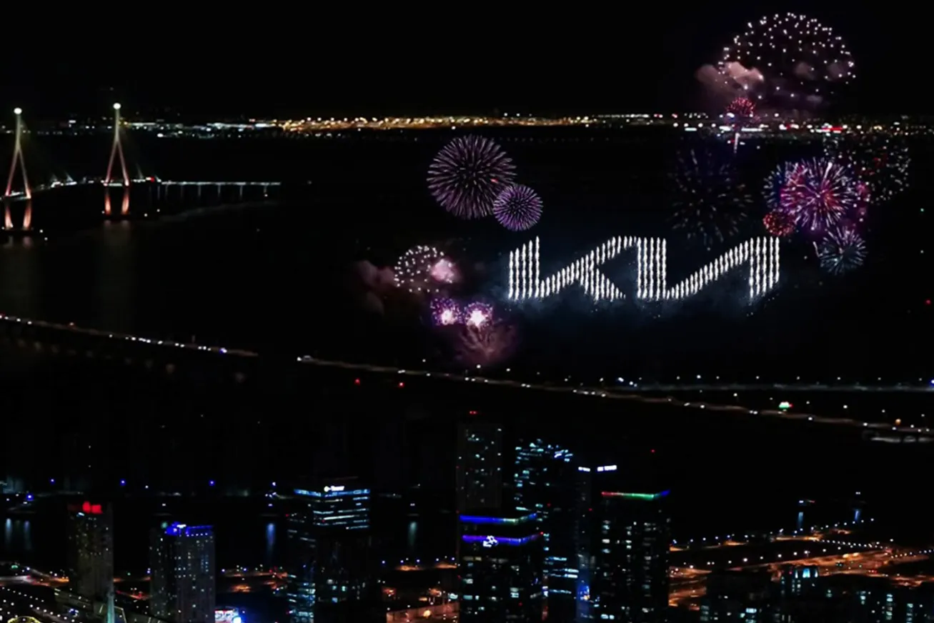 Лучшие авто года, новые лого Kia и GM, юбилей Boxster - фото kapital.kz