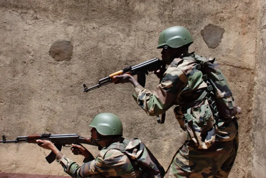 Капитал - Боевики в малийском отеле взяли в заложники 170 человек