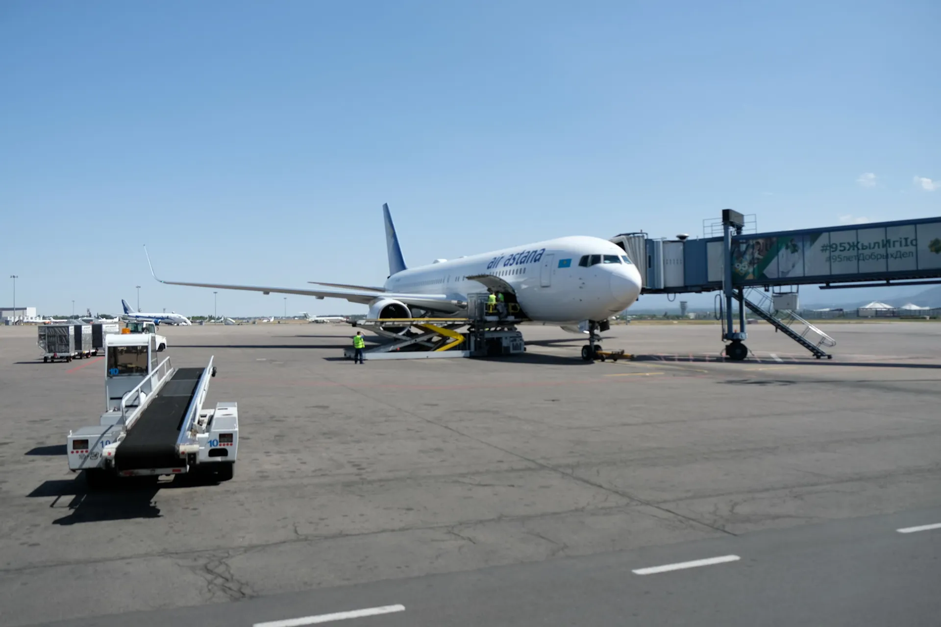 Капитал - Женис Касымбек назвал причину высокой стоимости авиабилетов