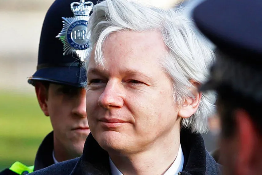 Капитал - Эквадор продлил предоставление убежища Ассанжу