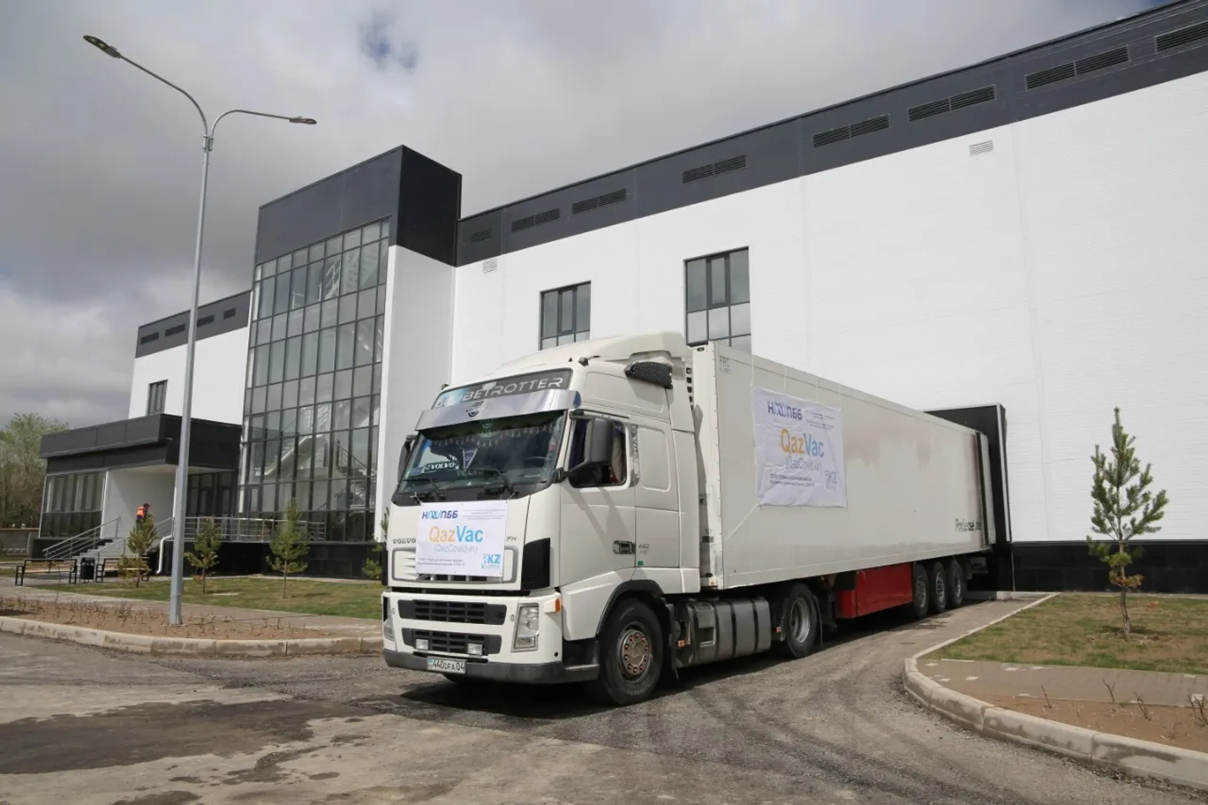 Капитал - Первыми вакцину QazVac получат врачи, педагоги и полицейские