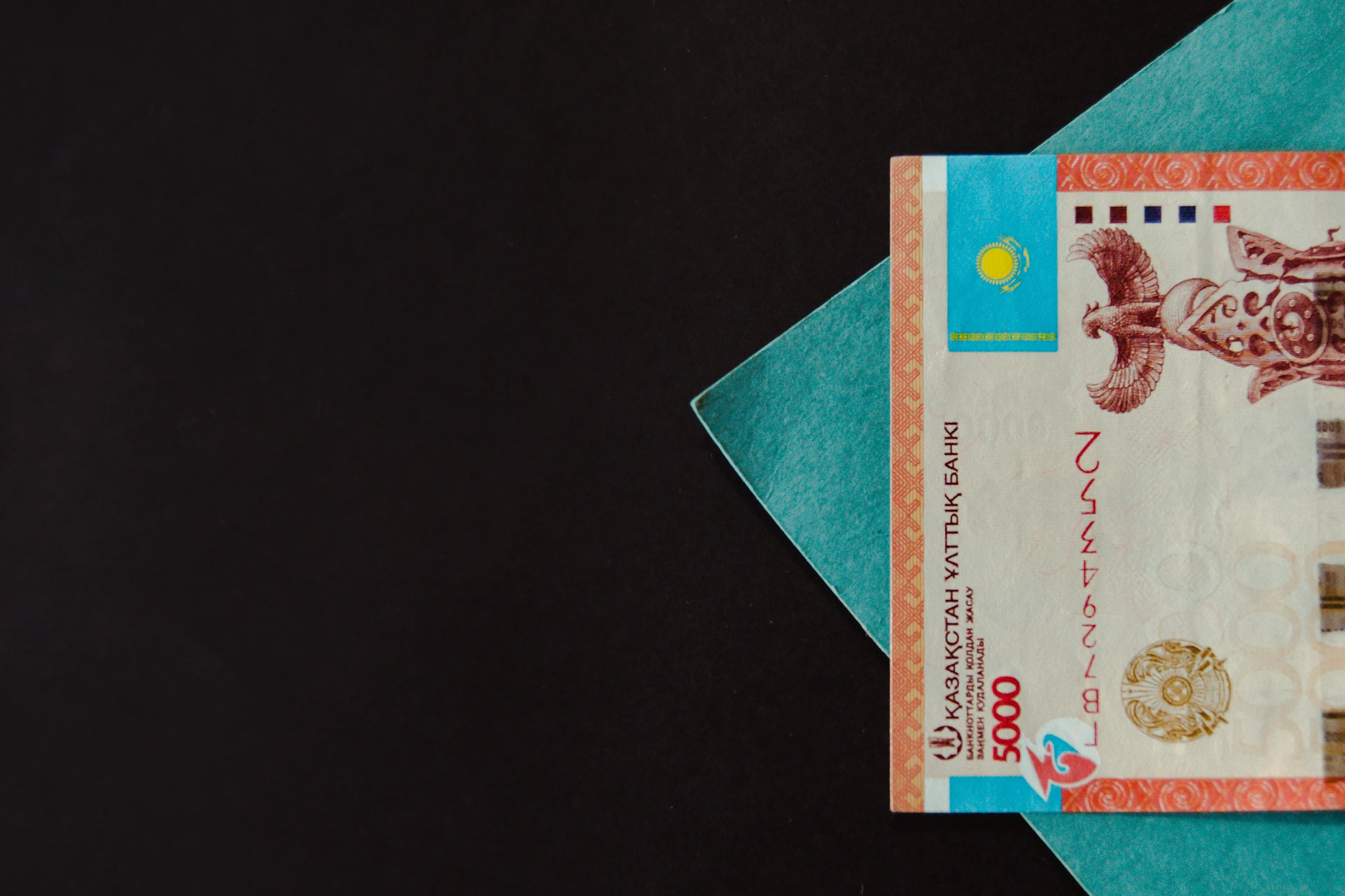 Капитал - Нацвалюта к доллару ослабла почти на 3 тенге