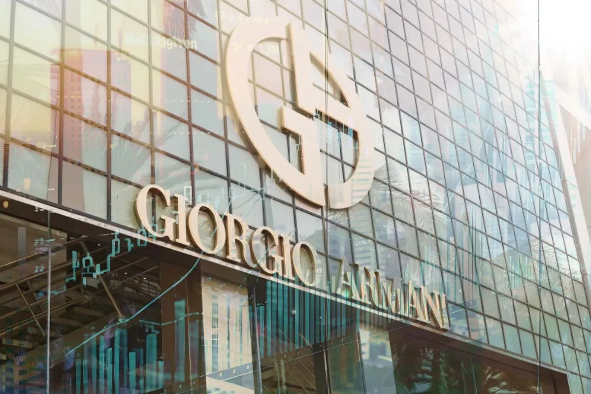 Armani начала переговоры о продаже миноритарной доли - СМИ  