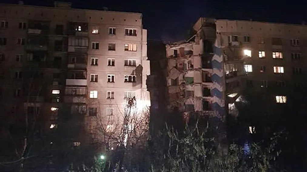Капитал - В Магнитогорске при взрыве газа обрушился подъезд дома