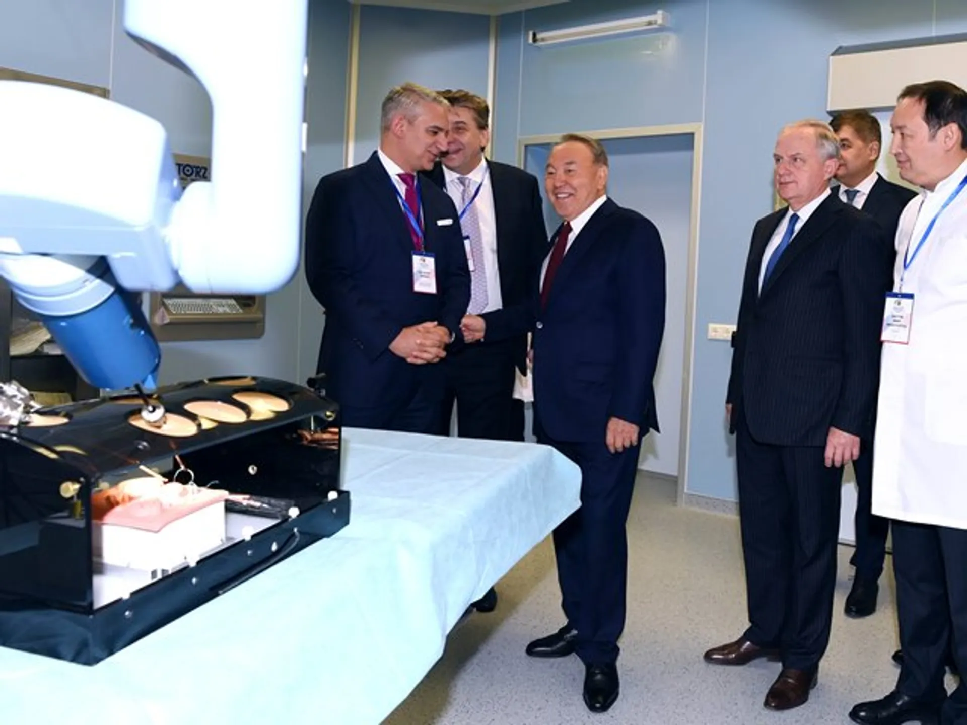 Капитал - Президент посетил центр роботизированной хирургии