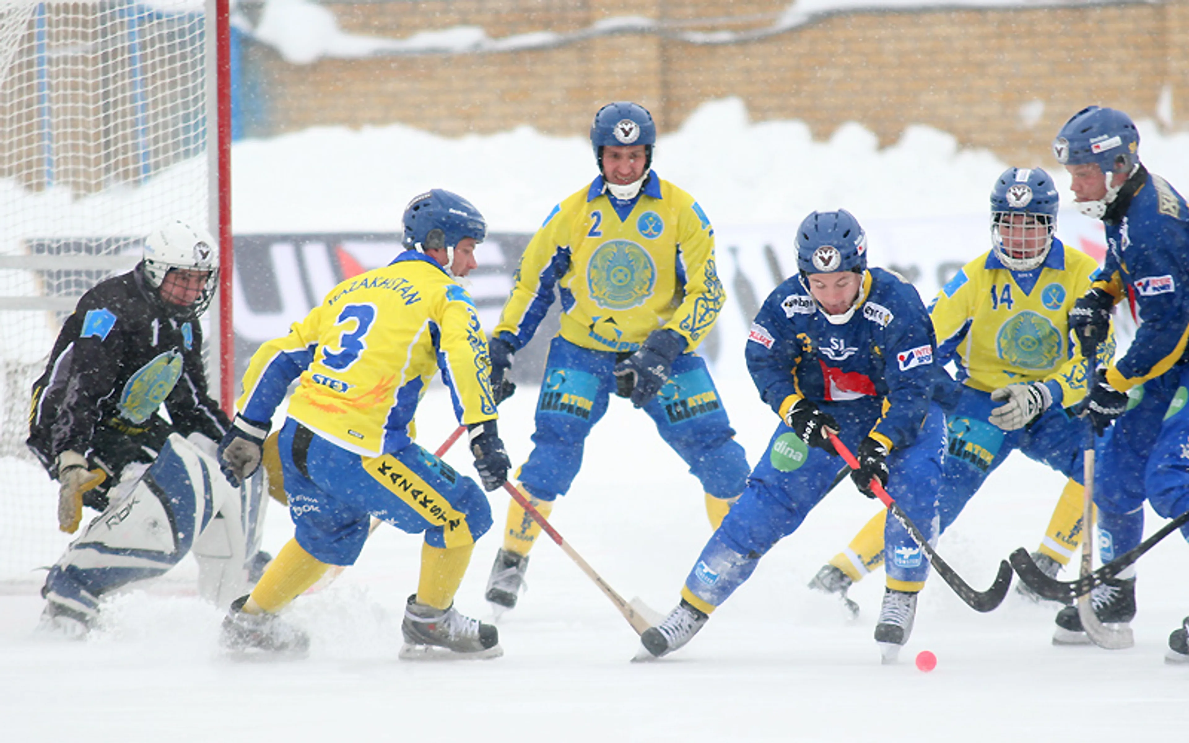 Капитал - Казахстан уступил Швеции на ЧМ по бенди