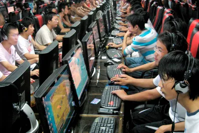 Госкомпаниям КНР запретили использовать консалтинг США