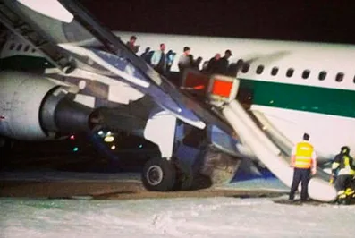 В Риме самолет приземлился со сломанным шасси