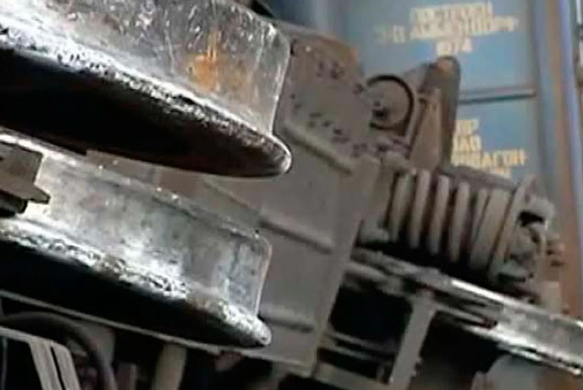 Капитал - 13 вагонов поезда с пассажирами сошли с рельсов в Атырау