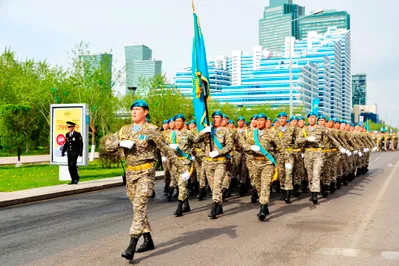 Военнослужащие сделали подарок жителям Астаны