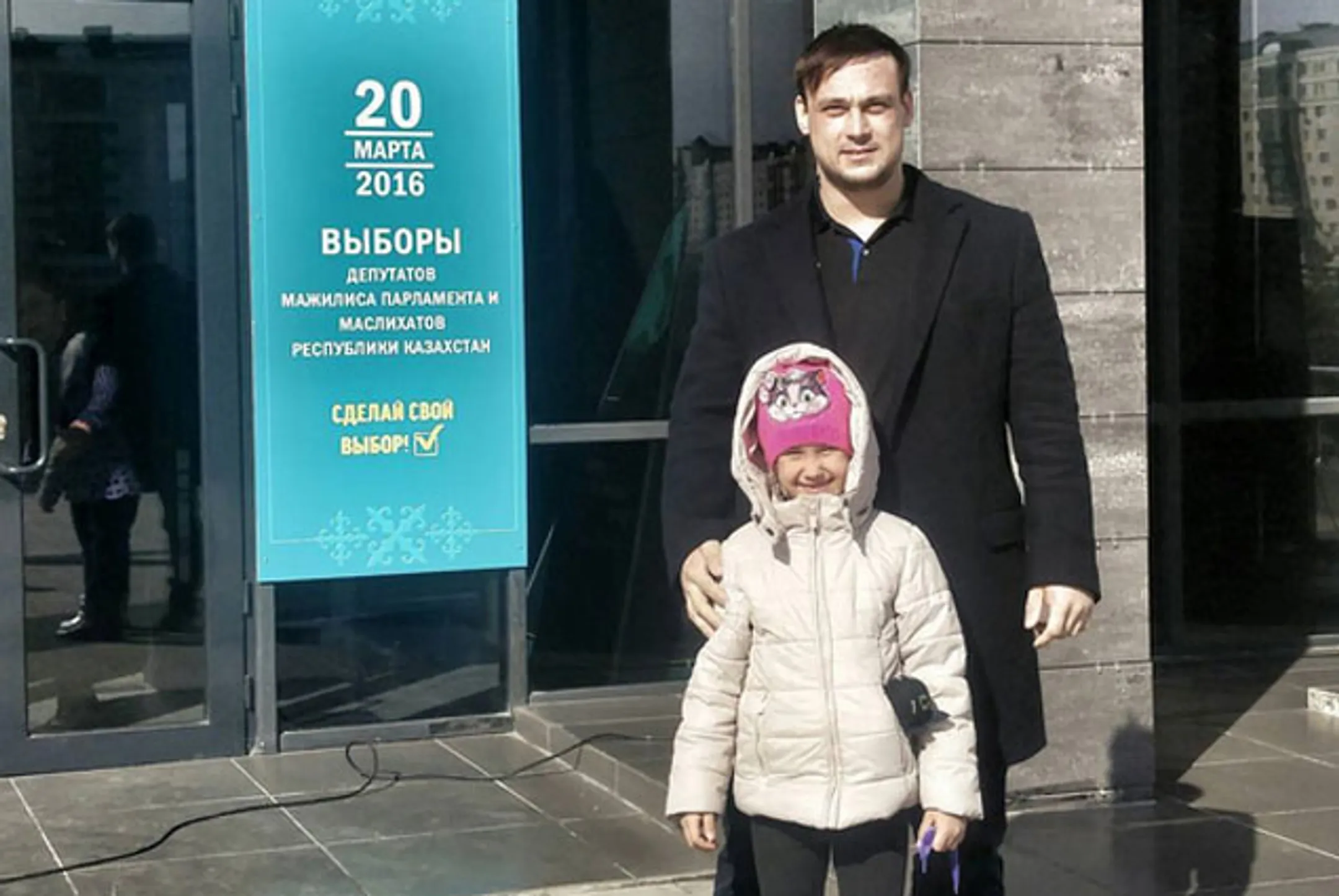 Илья Ильин проголосовал вместе с дочкой - Image Kapital.kz