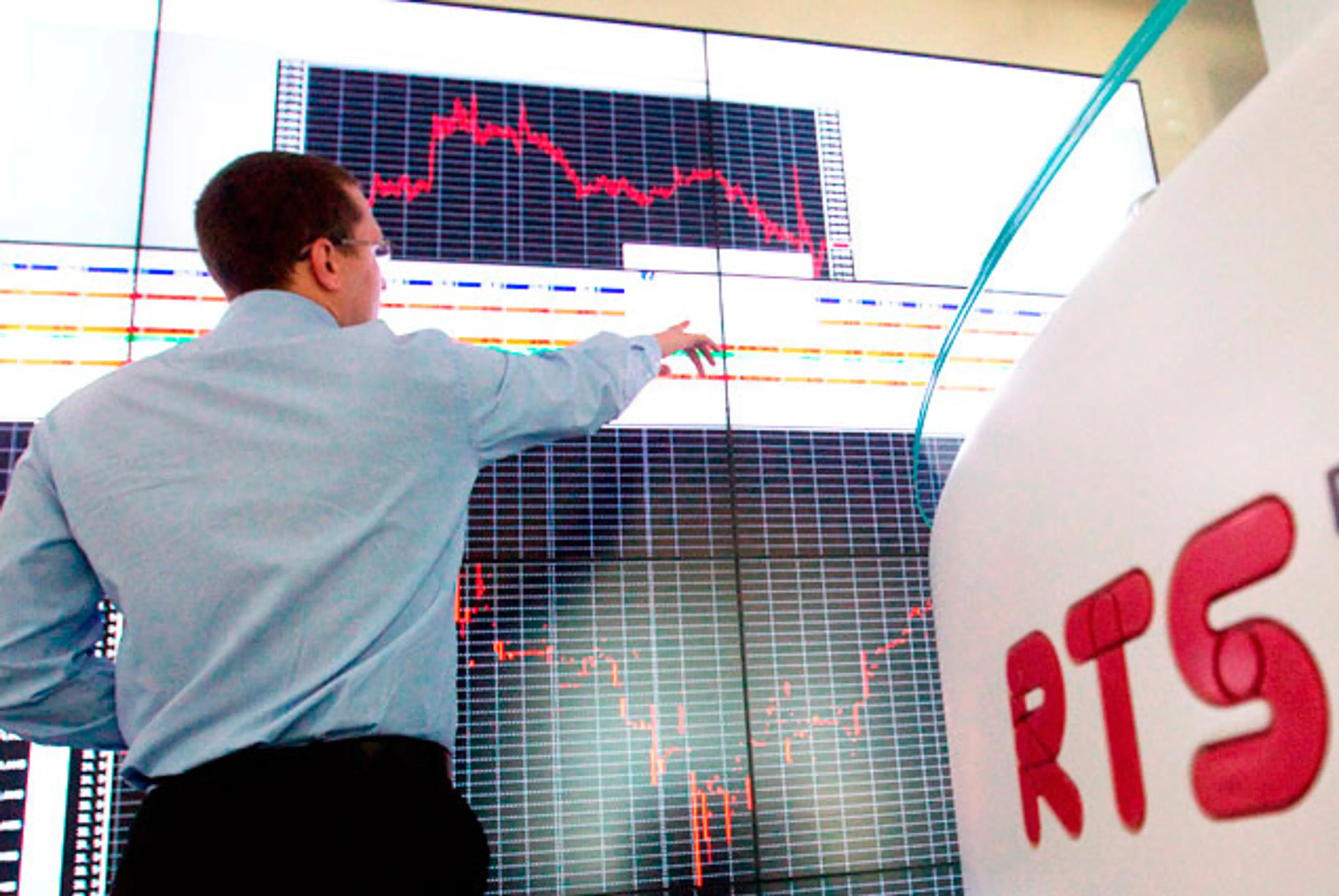 Капитал - Российские фондовые индексы рухнули