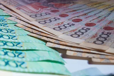 Казахстан переходит к плавающему курсу тенге