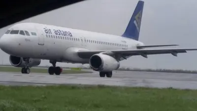 Самолет Эйр Астаны выкатился за пределы взлетно-посадочной полосы