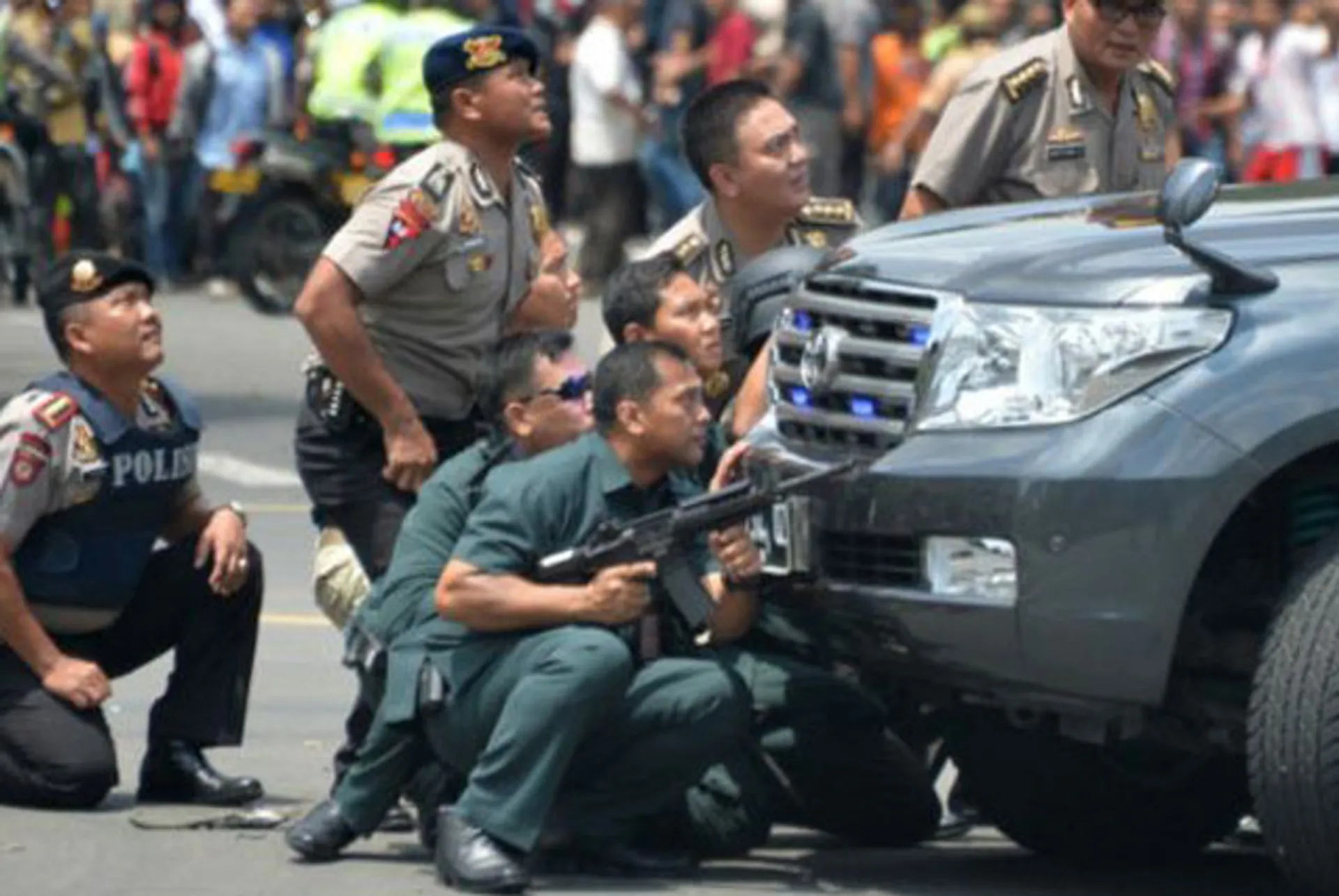 Капитал - Шесть человек стали жертвами атак в Джакарте