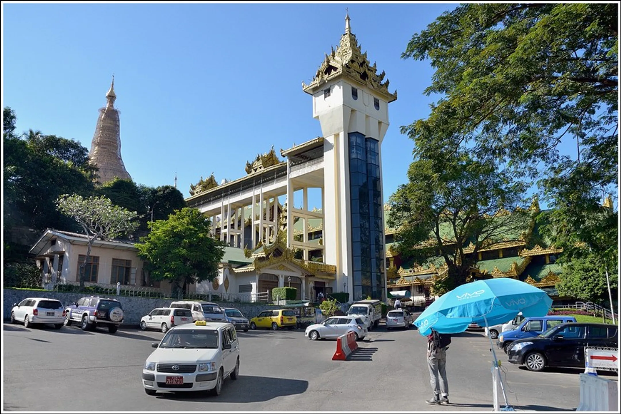 Центральная улица Янгона