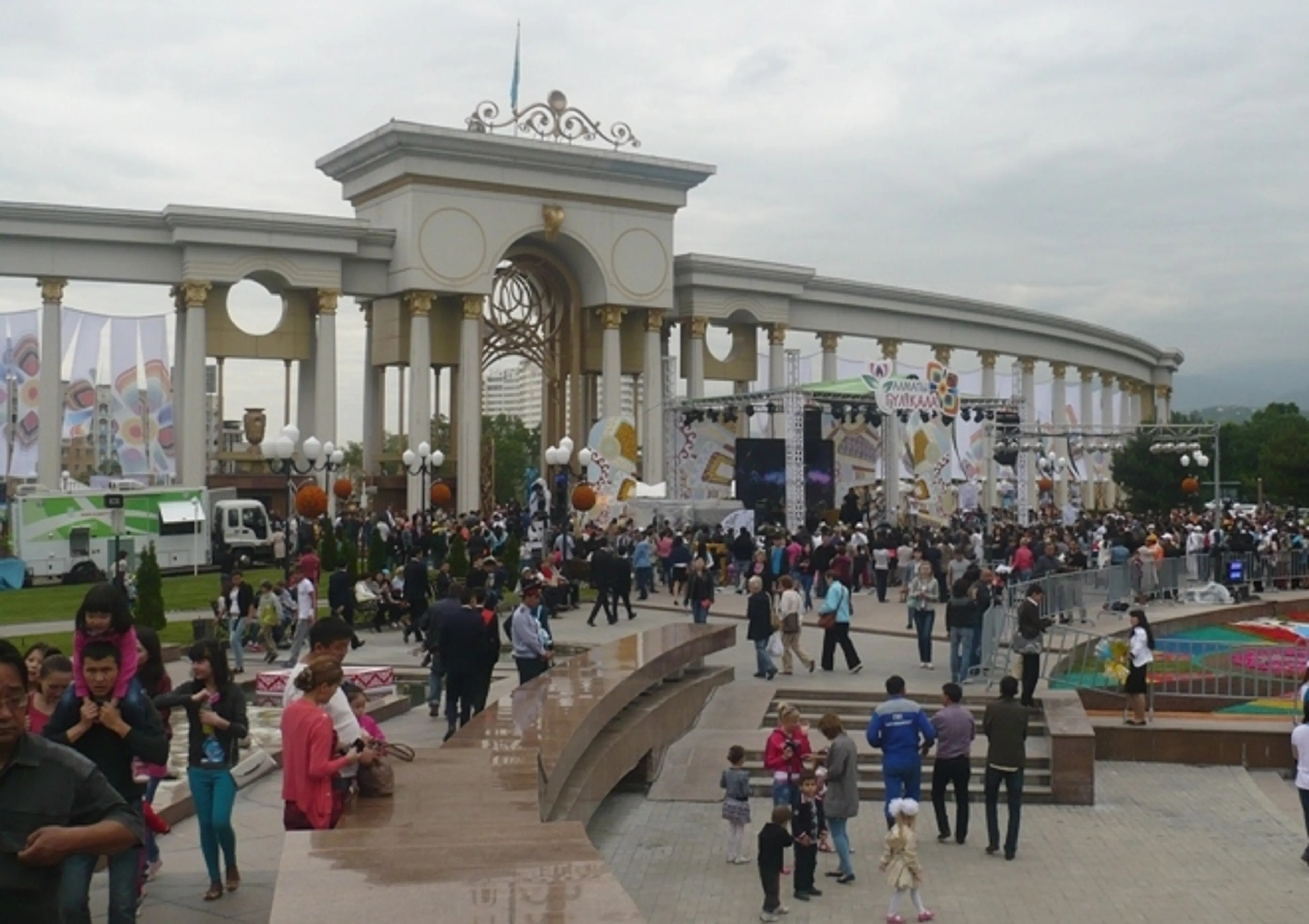 Капитал - До 50 тыс. горожан посетили Фестиваль цветов в Алматы