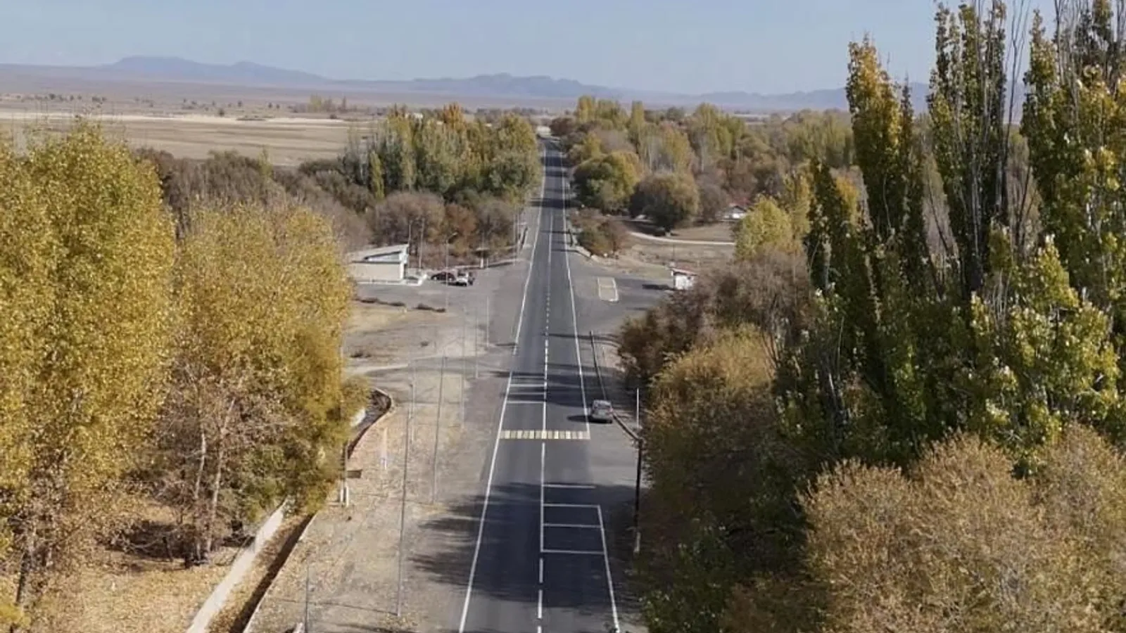 Саша Роуз, Кішкентай Люпе және Джордан Капридің порно бейнелерін қараңыз