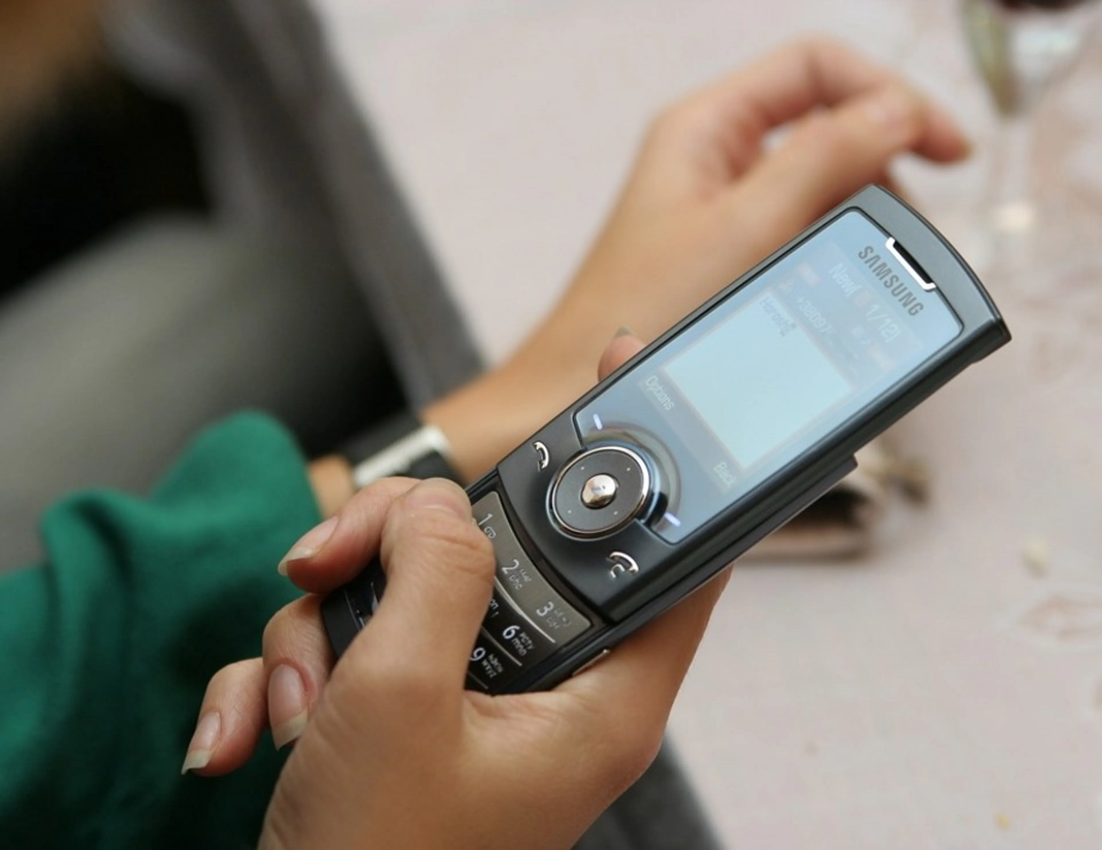 Капитал - Кселл и Tele2 не взимают платы за СМС о ЧС