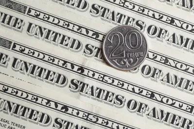 Доллар на бирже подешевел до 375 тенге