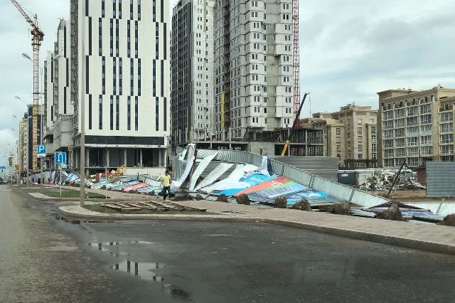 Ураган в Астане: За медпомощью обратились 13 человек