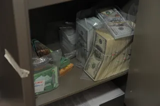 Капитал - На дневных торгах доллар подтянулся до 333 тенге