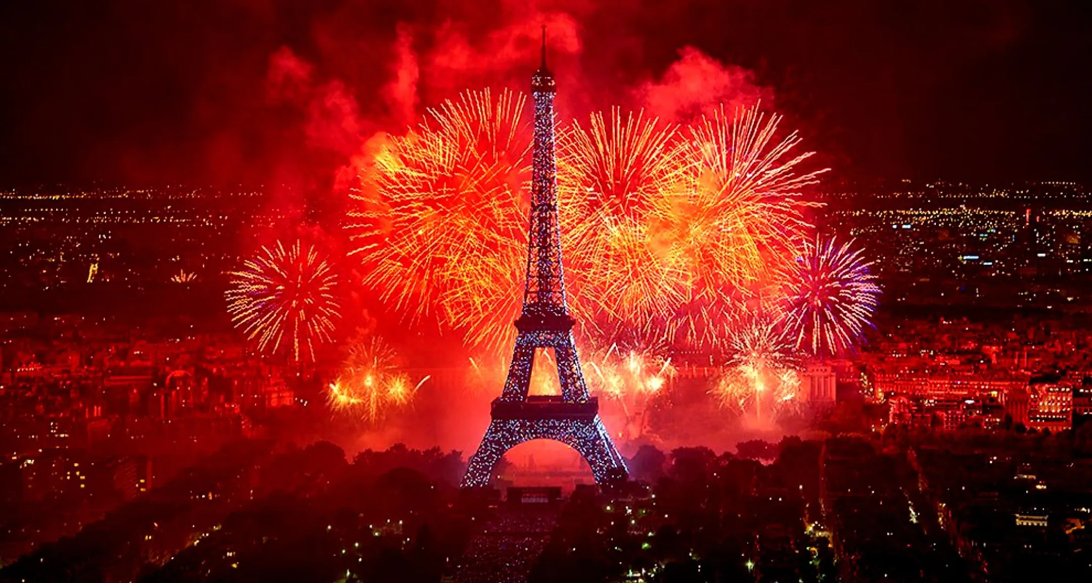 Увидеть Париж с высоты птичьего полета на колесе обозрения