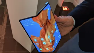 Капитал - Huawei представила складной смартфон за $2600