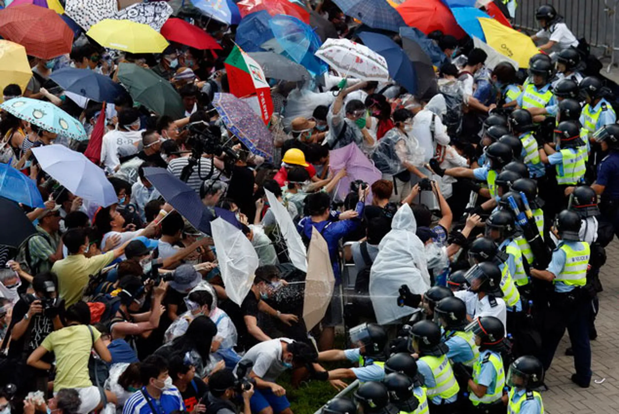 В Гонконге начались столкновения полиции с демонстрантами - Image Kapital.kz