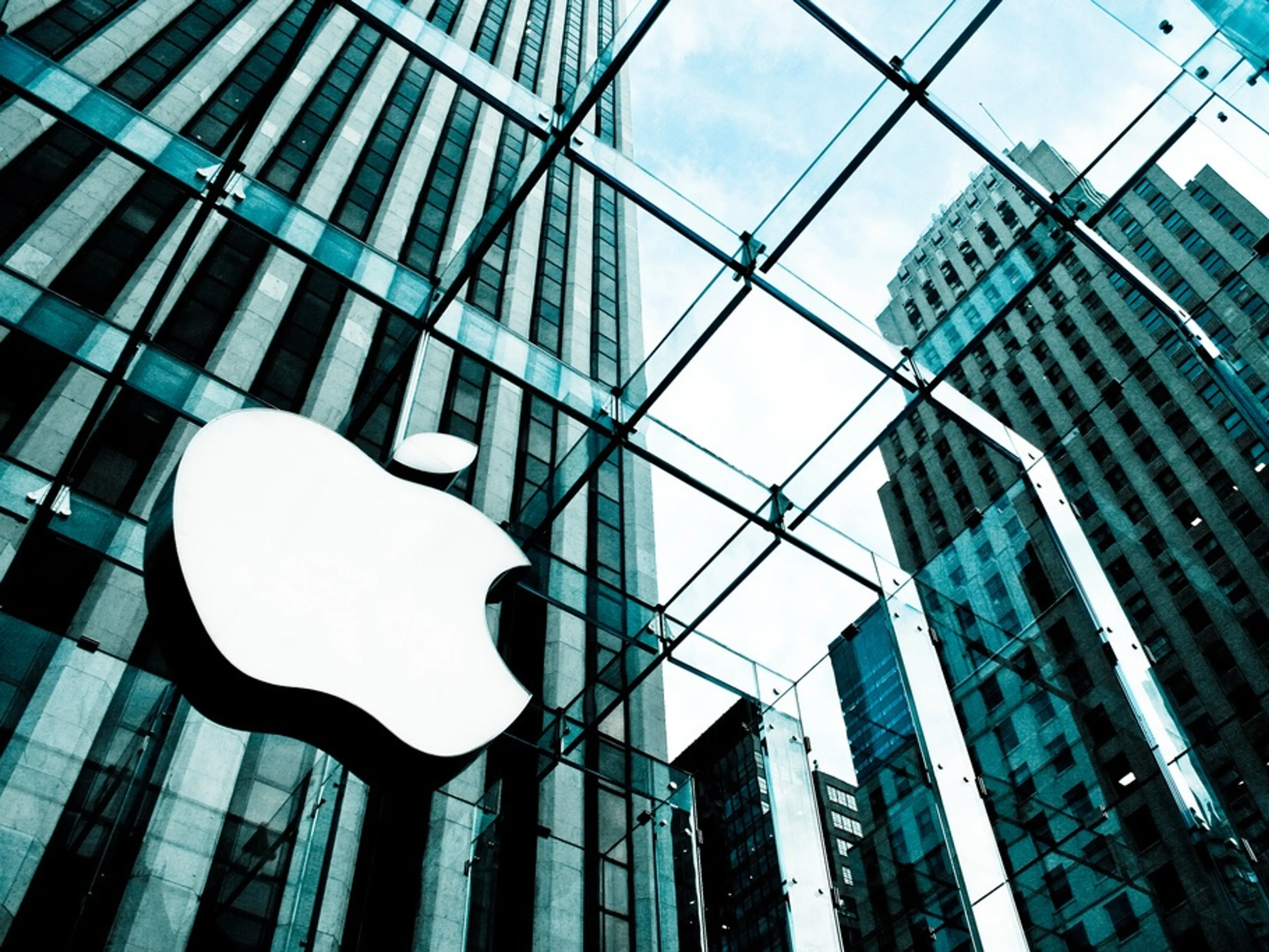 Капитал - Apple дешевеет из-за плохого спроса на iPhone и iPad