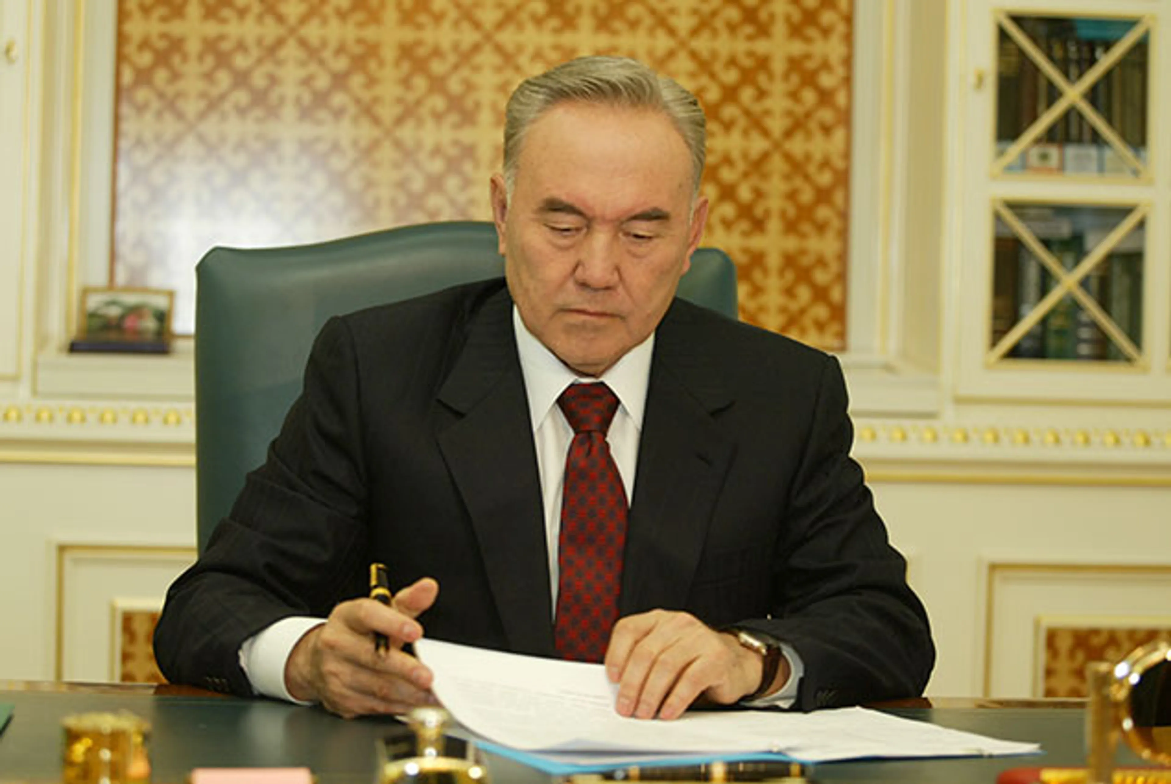 Капитал - Президент подписал поправки в бюджет на 2016 год