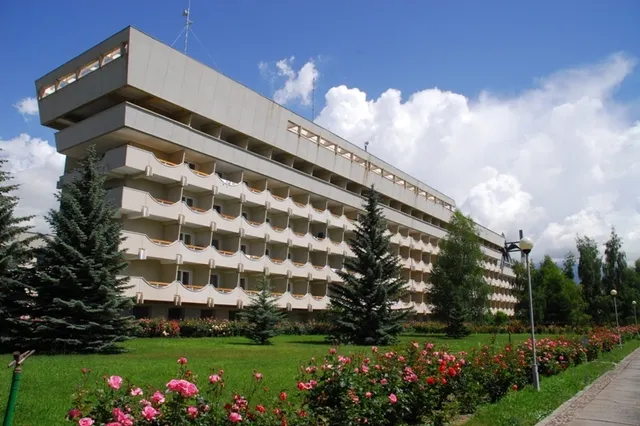 На Иссык-Куле отравились 18 человек