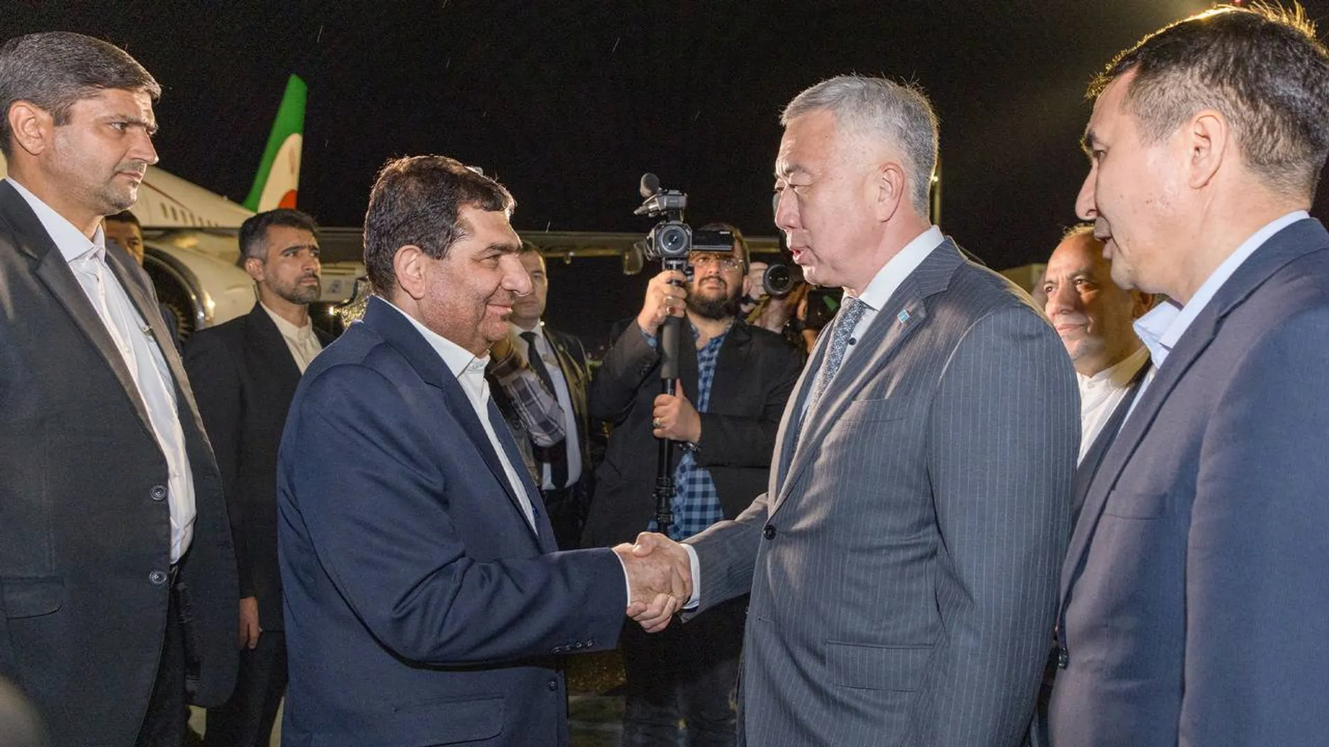 Капитал - Для участия в саммите ШОС в Астану прибыл Мохаммад Мохбер