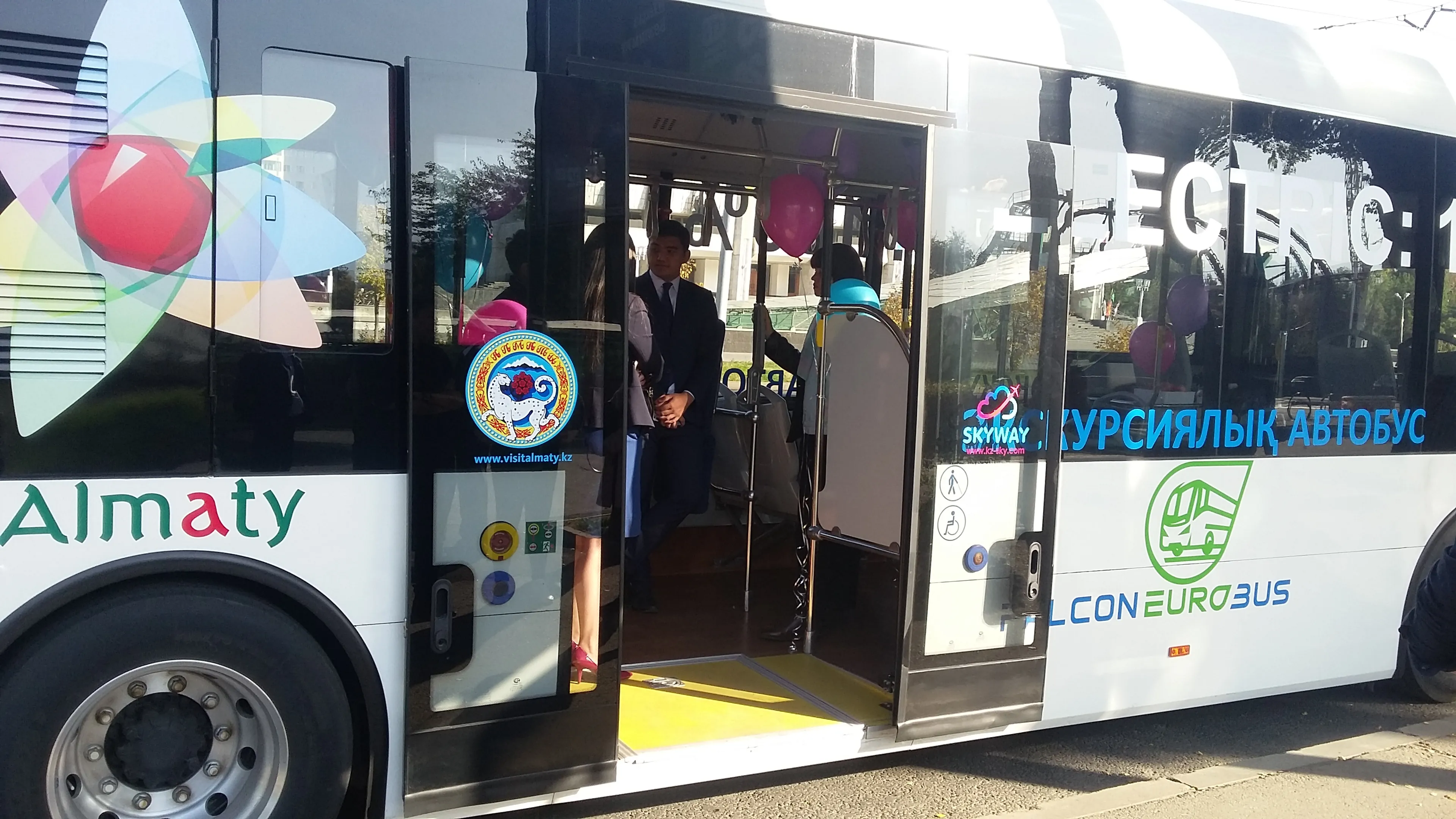 Капитал - По двум туристическим маршрутам Алматы запущен электроавтобус